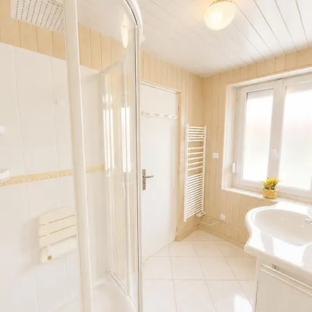 Dom wakacyjny Instant Normand - Maison De Renovee Avec Gout En 2026, Confortable Et Bien Equipee, 2 Chambres, 1 Wc, Belle Cuisine, Sdb, Garage, Parking Privatif A 5 Mn A Pied Du Centre Bourg Molay Littry Proche Des Plages Du Debarquement Et De Bayeux