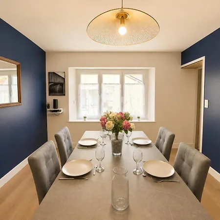 Dom wakacyjny Instant Normand - Maison De Renovee Avec Gout En 2026, Confortable Et Bien Equipee, 2 Chambres, 1 Wc, Belle Cuisine, Sdb, Garage, Parking Privatif A 5 Mn A Pied Du Centre Bourg Molay Littry Proche Des Plages Du Debarquement Et De Bayeux Le Molay-Littry