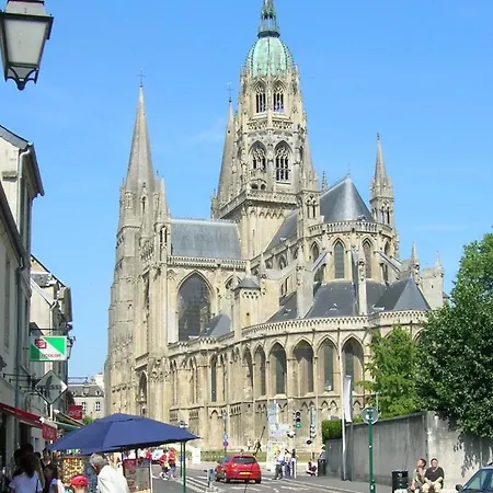 Сasa de vacaciones Instant Normand - Maison De Rénovée Avec Gout En 2026, Confortable Et Bien équipée, 2 Chambres, 1 Wc, Belle Cuisine, Sdb, Garage, Parking Privatif à 5 Mn à Pied Du Centre Bourg Molay Littry Proche Des Plages Du Débarquement Et De Bayeux Le Molay-Littry